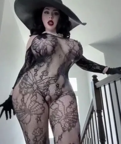 Lady dimitrescu nude cosplay